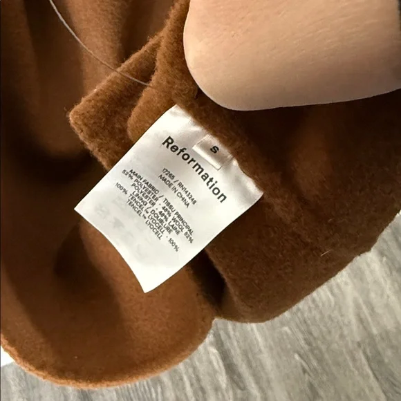 Reformation Hayden Coat in Cinnamon - Picture 7 of 9